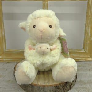 Toutou maman et bébé mouton