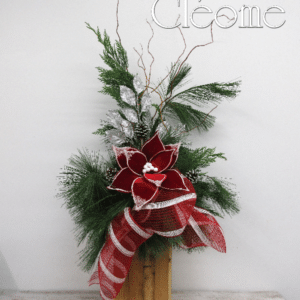 Arrangement de pin frais avec pot en bois